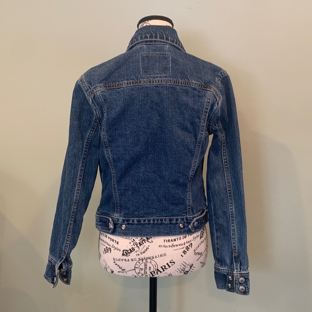 Levi’s Women’s Small Mis Weekend Jacket Classic Trucker Blue Jean Denim Jacket - Picture 3 of 9